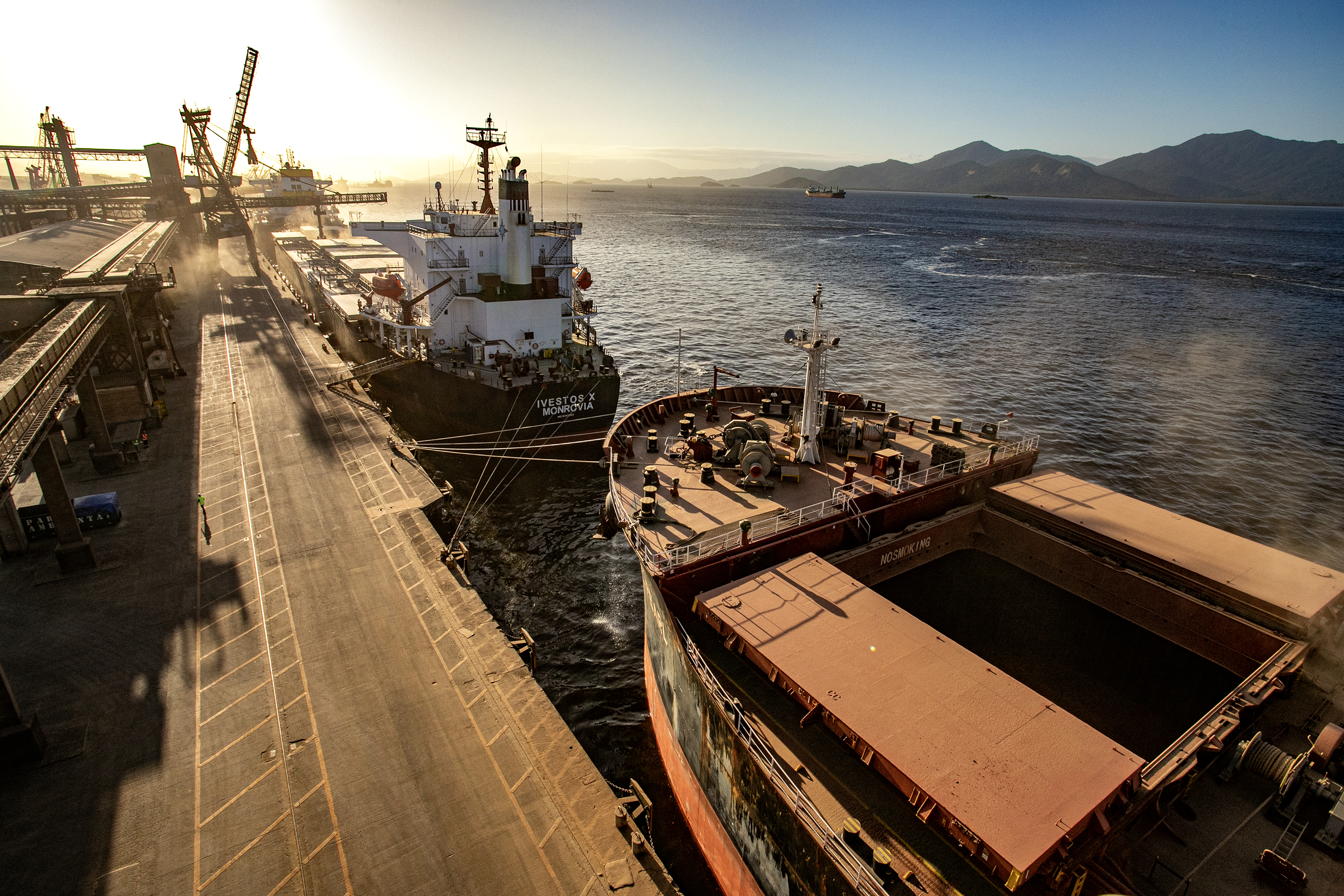 Máquinas e agronegócio em alta: exportações do Paraná crescem 3,7% em 2026