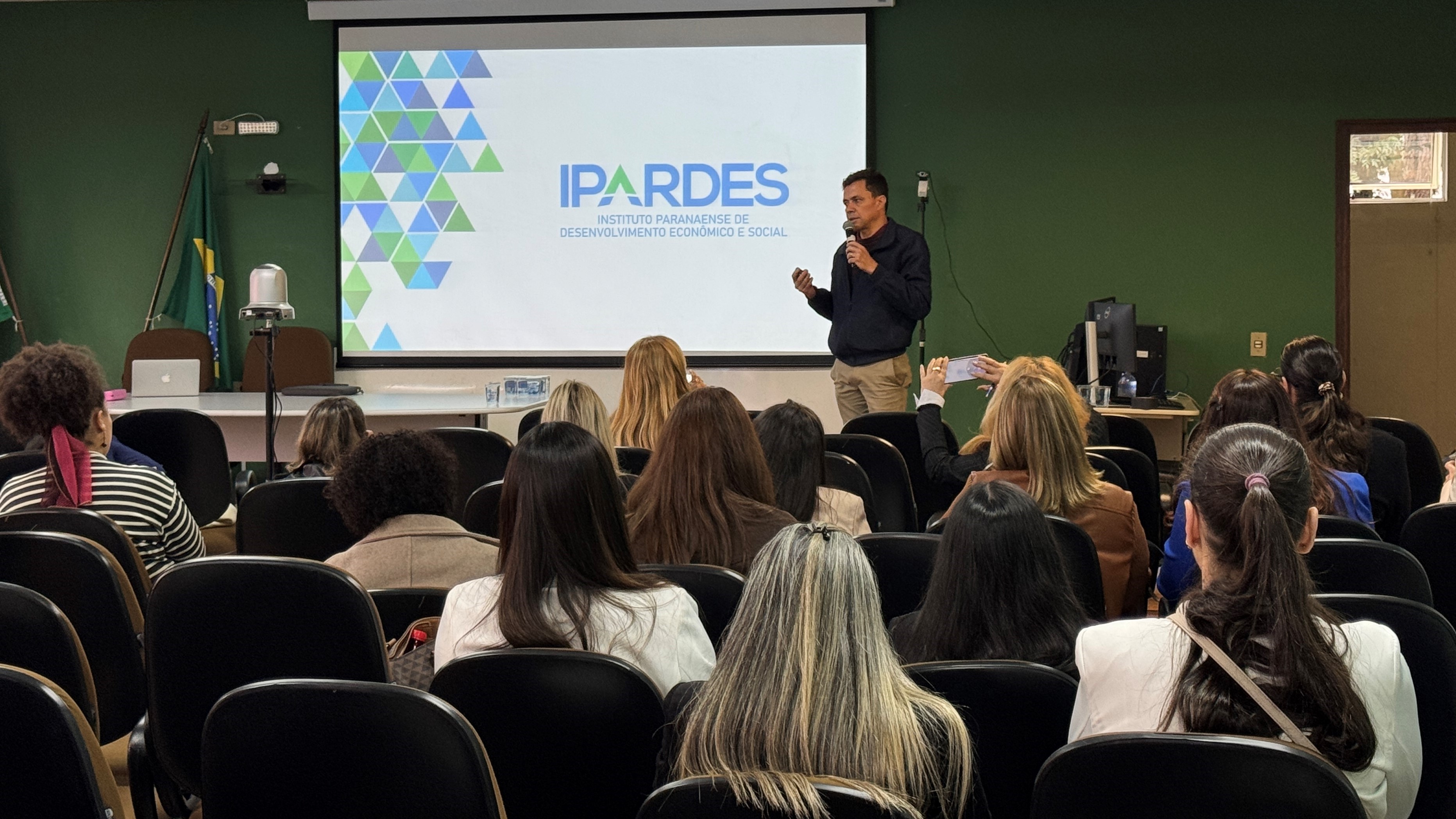 IPARDES participa de evento de capacitação do Conselho Estadual dos Direitos da Mulher