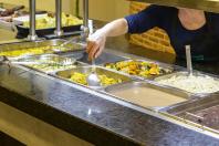 Serviço de buffet de alimentação em restaurante