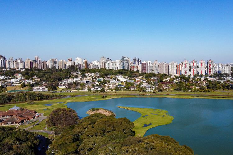 Oito municípios paranaenses integram a lista das 100 maiores economias do País. Na foto,
Curitiba
