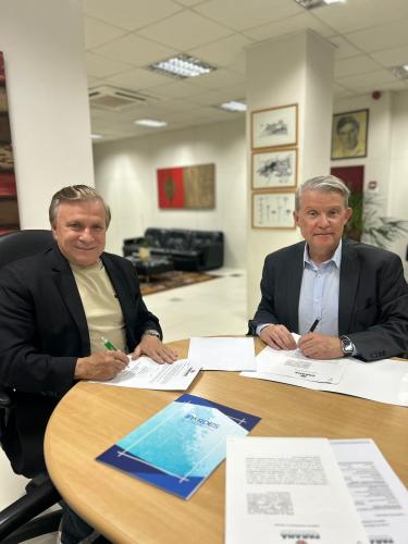 Secretário do Trabalho, Mauro Moraes e Presidente do Ipardes, Jorge Callado assinando Termo de Cooperação Técnica