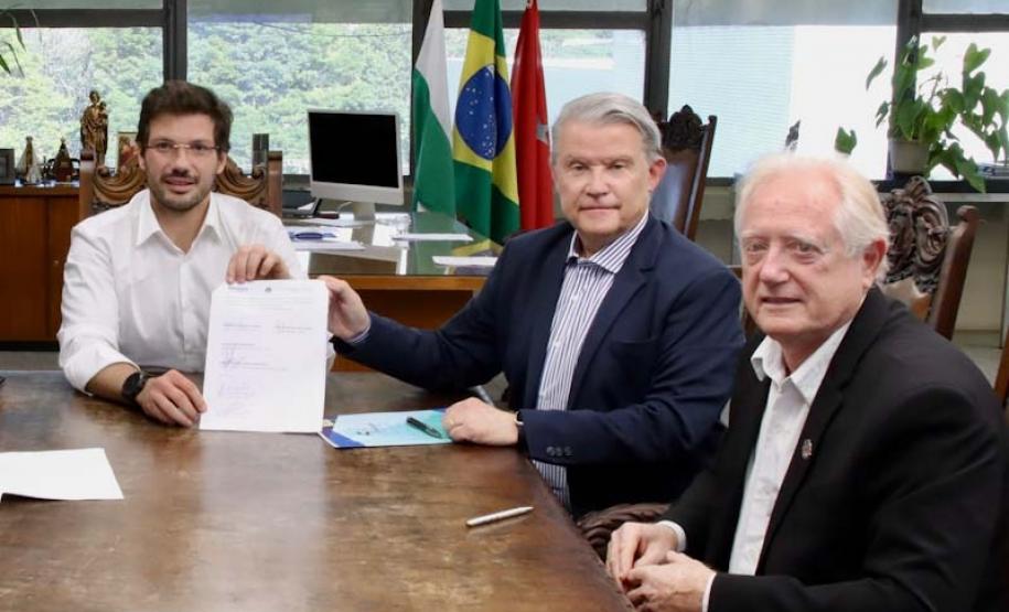 IPARDES e Prefeitura de Londrina assinam Termo de Cooperação para levantamento de indicadores sobre o município
