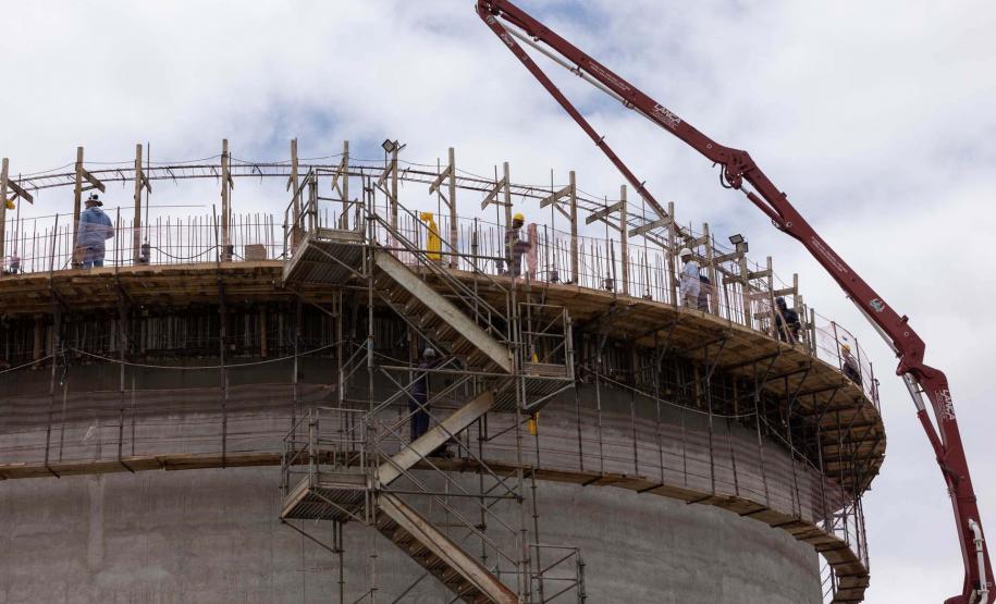 Sanepar injeta R$ 5,4 bilhões na economia do Paraná e impulsiona PIB em 2024 - Na foto, obras de ampliação da Estação de Tratamento de Esgoto (ETE) Atuba Sul, no bairro Cajuru, em Curitiba