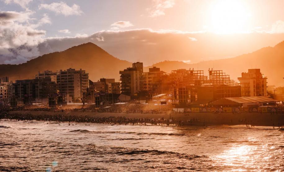 Cada R$ 1 aplicado no Verão Maior Paraná aumenta PIB do Litoral em R$ 1,19, aponta estudo