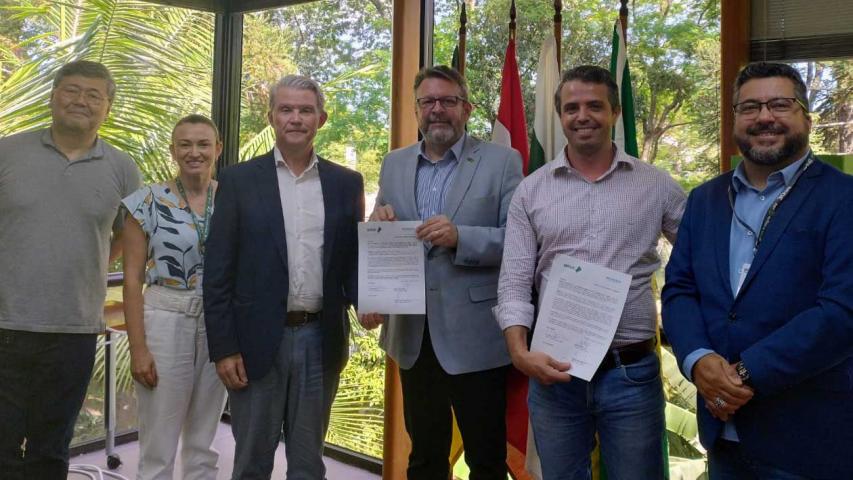 Parceria entre BRDE e IPARDES vai mensurar impactos do setor produtivo na Região Sul (Julio Suzuki, Lisiane Astarita, Jorge Callado, Wilson Bley, João Biral Jr e Anderson Amâncio)